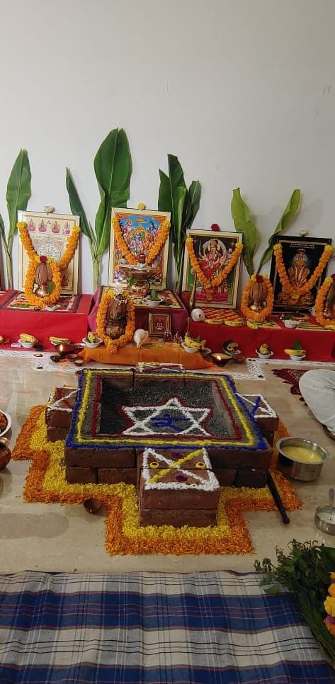 Havan kund prepared with rangoli and samagri